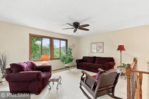 720 Sierra Trail, Chanhassen, MN 55317