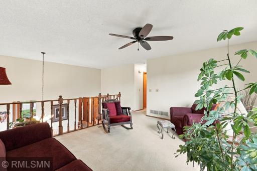 720 Sierra Trail, Chanhassen, MN 55317