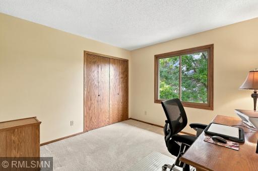 720 Sierra Trail, Chanhassen, MN 55317