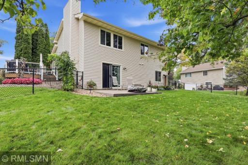720 Sierra Trail, Chanhassen, MN 55317