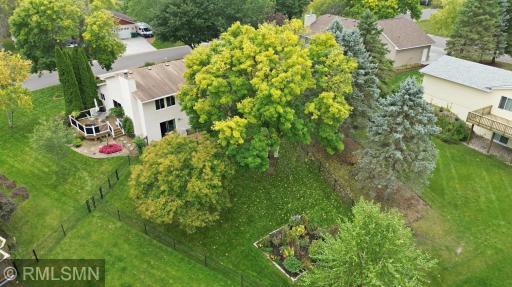 720 Sierra Trail, Chanhassen, MN 55317