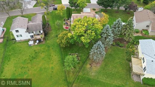 720 Sierra Trail, Chanhassen, MN 55317