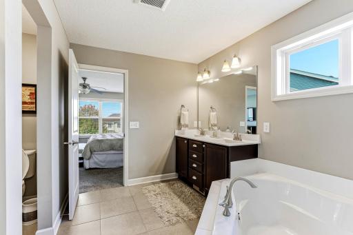 4848 Ashton Curve, Woodbury, MN 55129