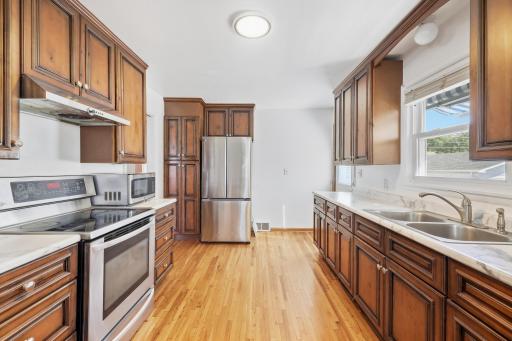986 Blair Avenue, Saint Paul, MN 55104