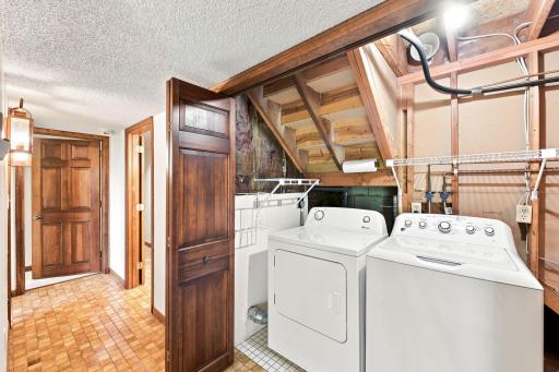 Newer Washer/Dryer & Hook Up Plumbing space for Laundry tub!