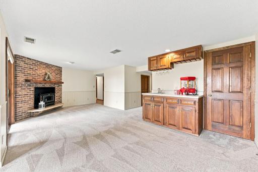 Wet Bar perfect for your Game Night or Movie parties Space for a Pool or Fooseball Table!!