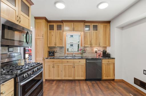 Completely remodeled Kitchen! Beautiful Cabinets with Soft close doors & pull out shelves