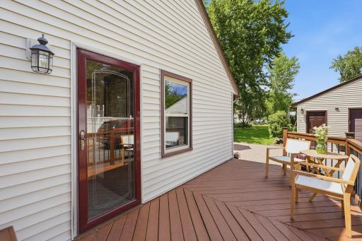 Freshly Black topped large driveway and freshly stained deck!