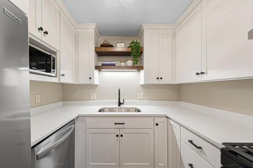 600 Ladonna Lane, Faribault, MN 55021