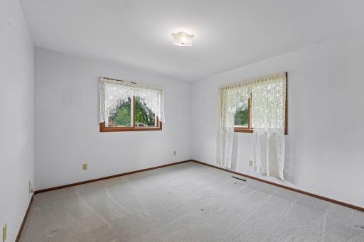 21-web-or-mls-Bongey Dr-S2509-021.jpg