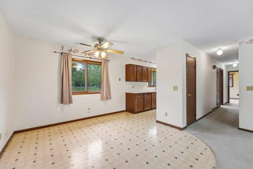 12-web-or-mls-Bongey Dr-S2509-012.jpg