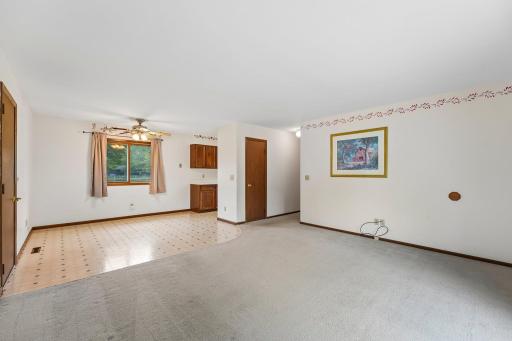 10-web-or-mls-Bongey Dr-S2509-010.jpg