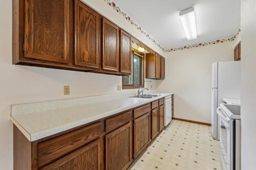14-web-or-mls-Bongey Dr-S2509-014.jpg