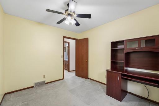 20-web-or-mls-Bongey Dr-S2509-020.jpg