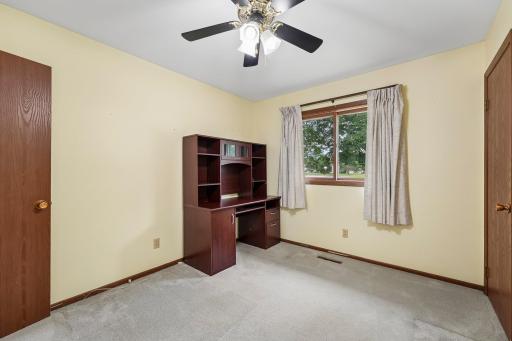 19-web-or-mls-Bongey Dr-S2509-019.jpg