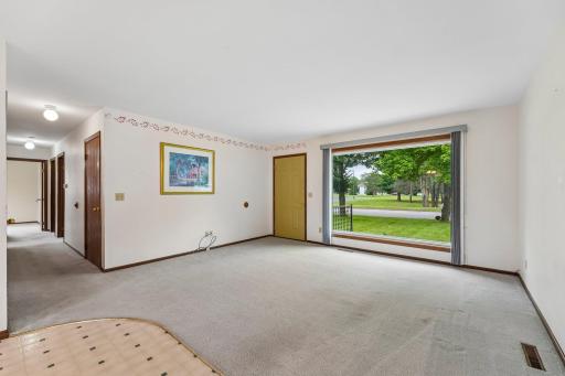 9-web-or-mls-Bongey Dr-S2509-009.jpg