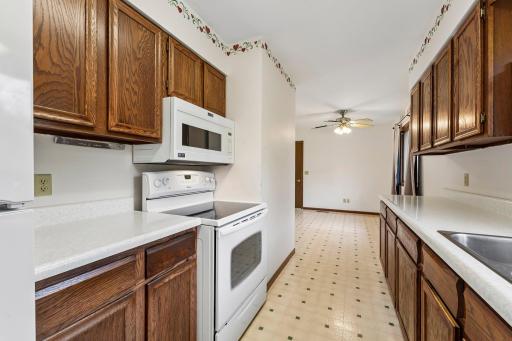 17-web-or-mls-Bongey Dr-S2509-017.jpg