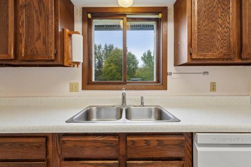 16-web-or-mls-Bongey Dr-S2509-016.jpg