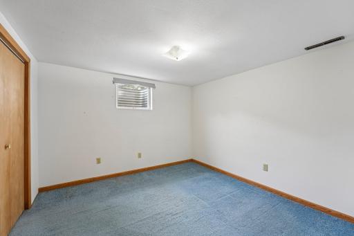 38-web-or-mls-Bongey Dr-S2509-038.jpg
