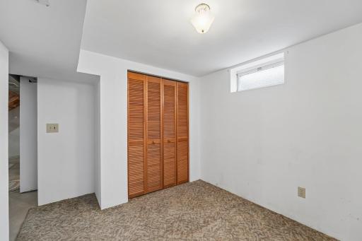 28-web-or-mls-Bongey Dr-S2509-028.jpg