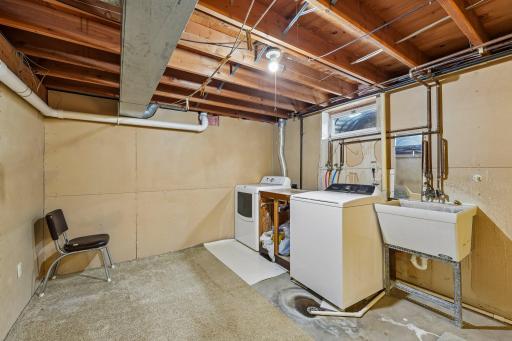 36-web-or-mls-Bongey Dr-S2509-036.jpg
