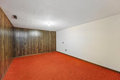 29-web-or-mls-Bongey Dr-S2509-029.jpg