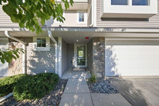 3278 Lakewood Trail, Woodbury, MN 55129