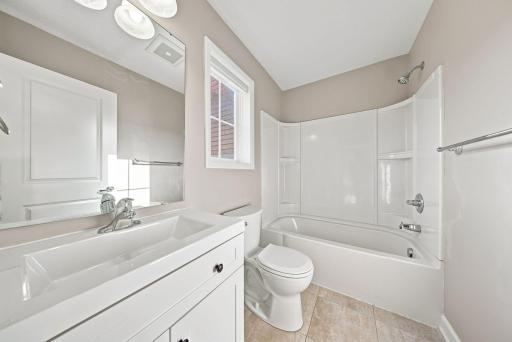 3278 Lakewood Trail, Woodbury, MN 55129