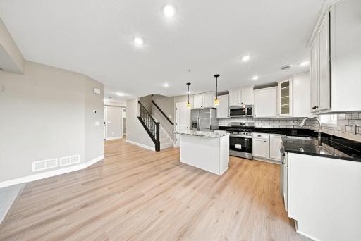 3278 Lakewood Trail, Woodbury, MN 55129