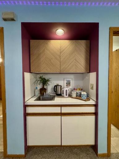 Lower level coffee & tea station
