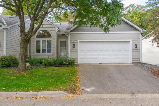 901 Southcross Drive E, Burnsville, MN 55306
