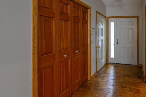 901 Southcross Drive E, Burnsville, MN 55306