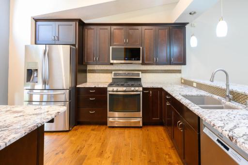 901 Southcross Drive E, Burnsville, MN 55306
