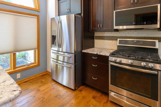 901 Southcross Drive E, Burnsville, MN 55306