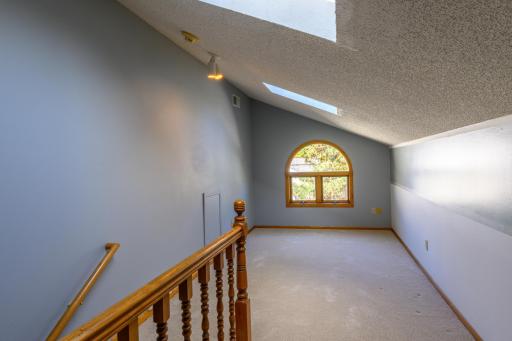 901 Southcross Drive E, Burnsville, MN 55306