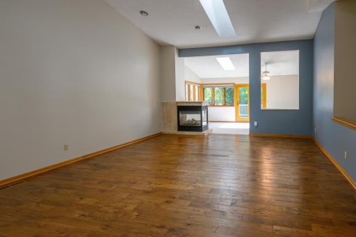901 Southcross Drive E, Burnsville, MN 55306