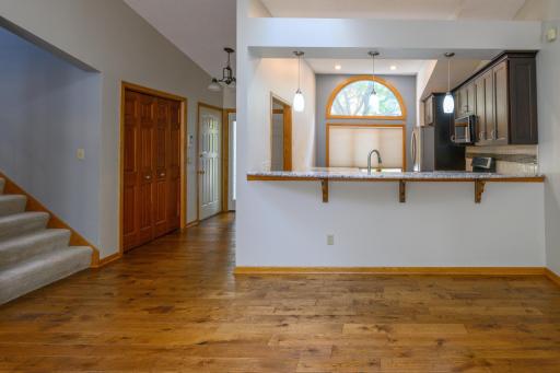 901 Southcross Drive E, Burnsville, MN 55306