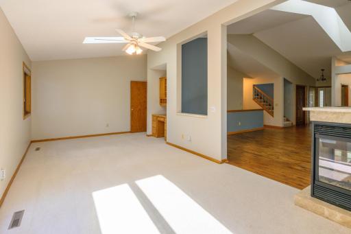 901 Southcross Drive E, Burnsville, MN 55306