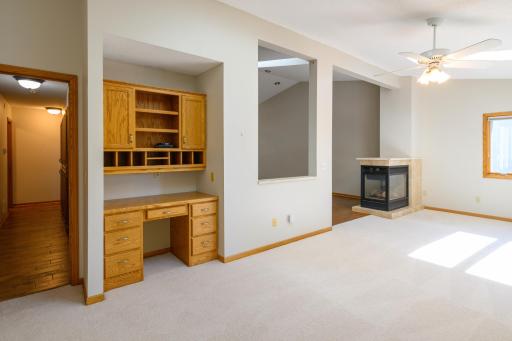 901 Southcross Drive E, Burnsville, MN 55306