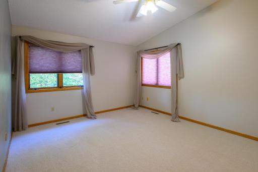 901 Southcross Drive E, Burnsville, MN 55306