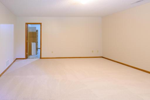 901 Southcross Drive E, Burnsville, MN 55306