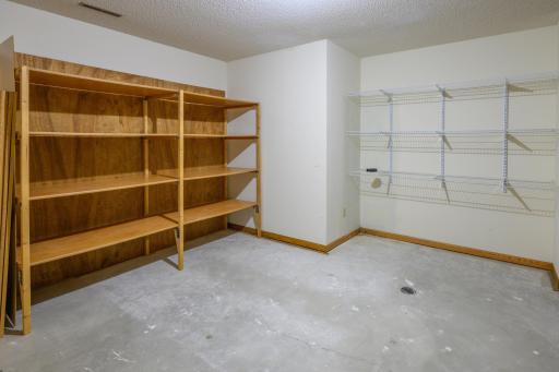 901 Southcross Drive E, Burnsville, MN 55306