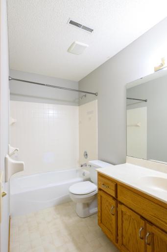 901 Southcross Drive E, Burnsville, MN 55306