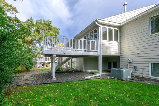 901 Southcross Drive E, Burnsville, MN 55306