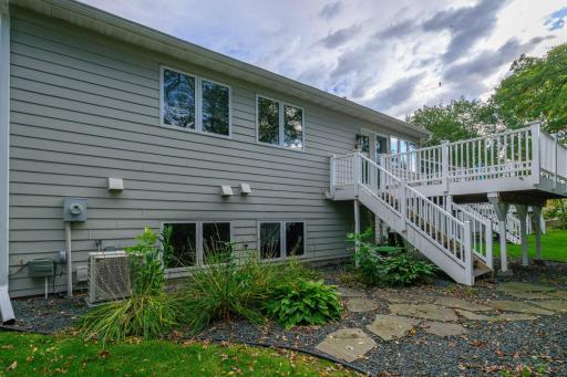 901 Southcross Drive E, Burnsville, MN 55306