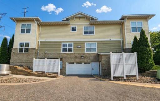 1240 County Road D E, 3, Maplewood, MN 55109