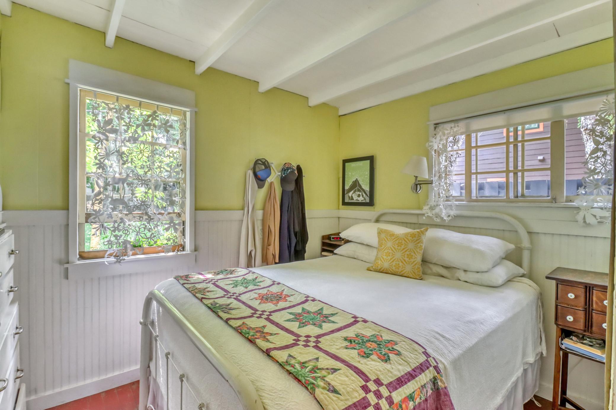 Bedroom1_0.jpg