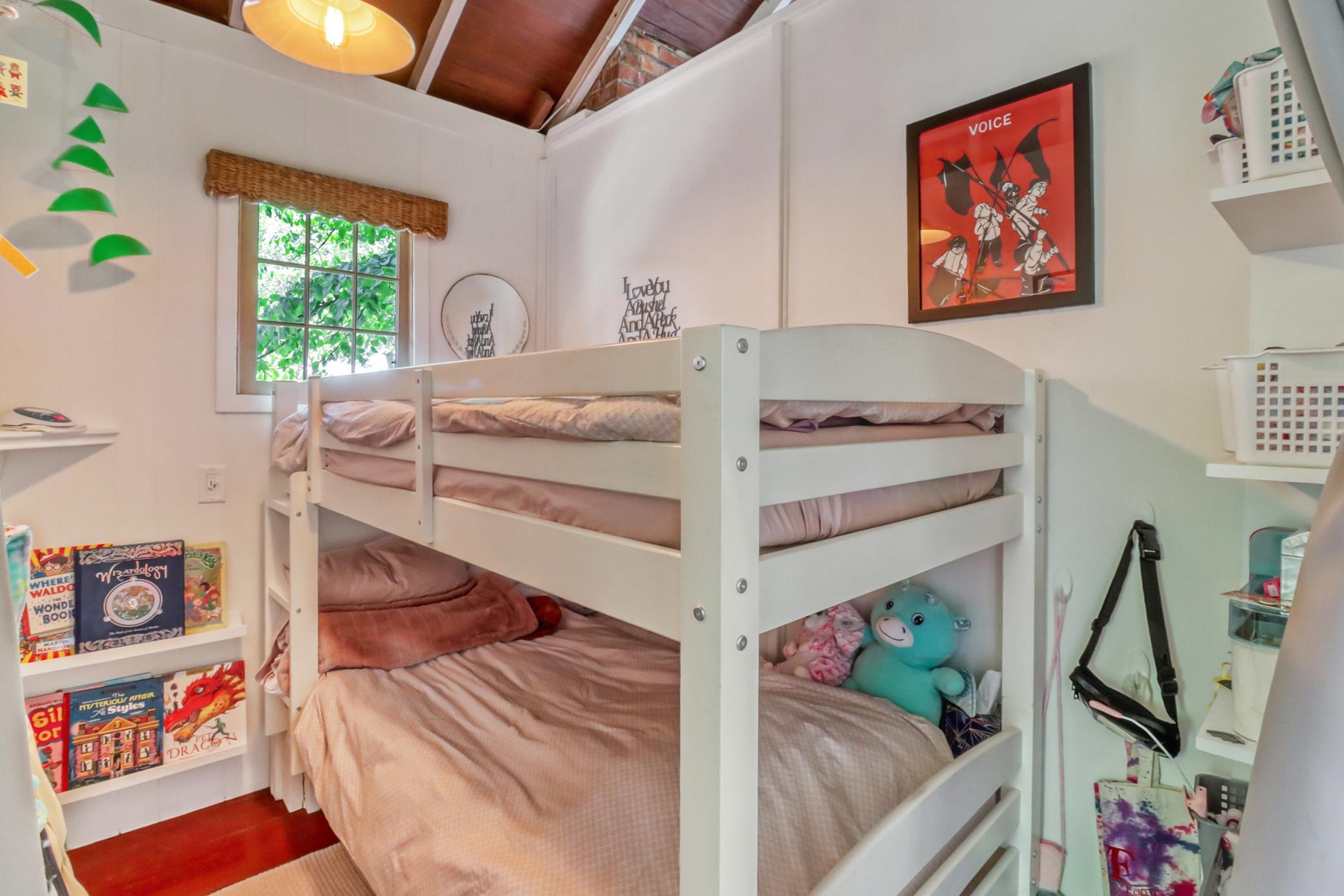 Bedroom2_1.jpg