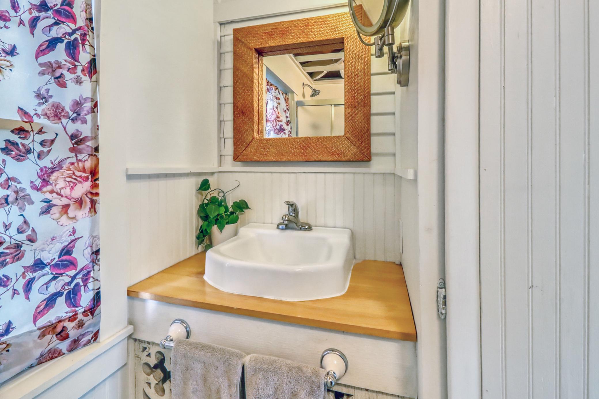 Bathroom1_2.jpg