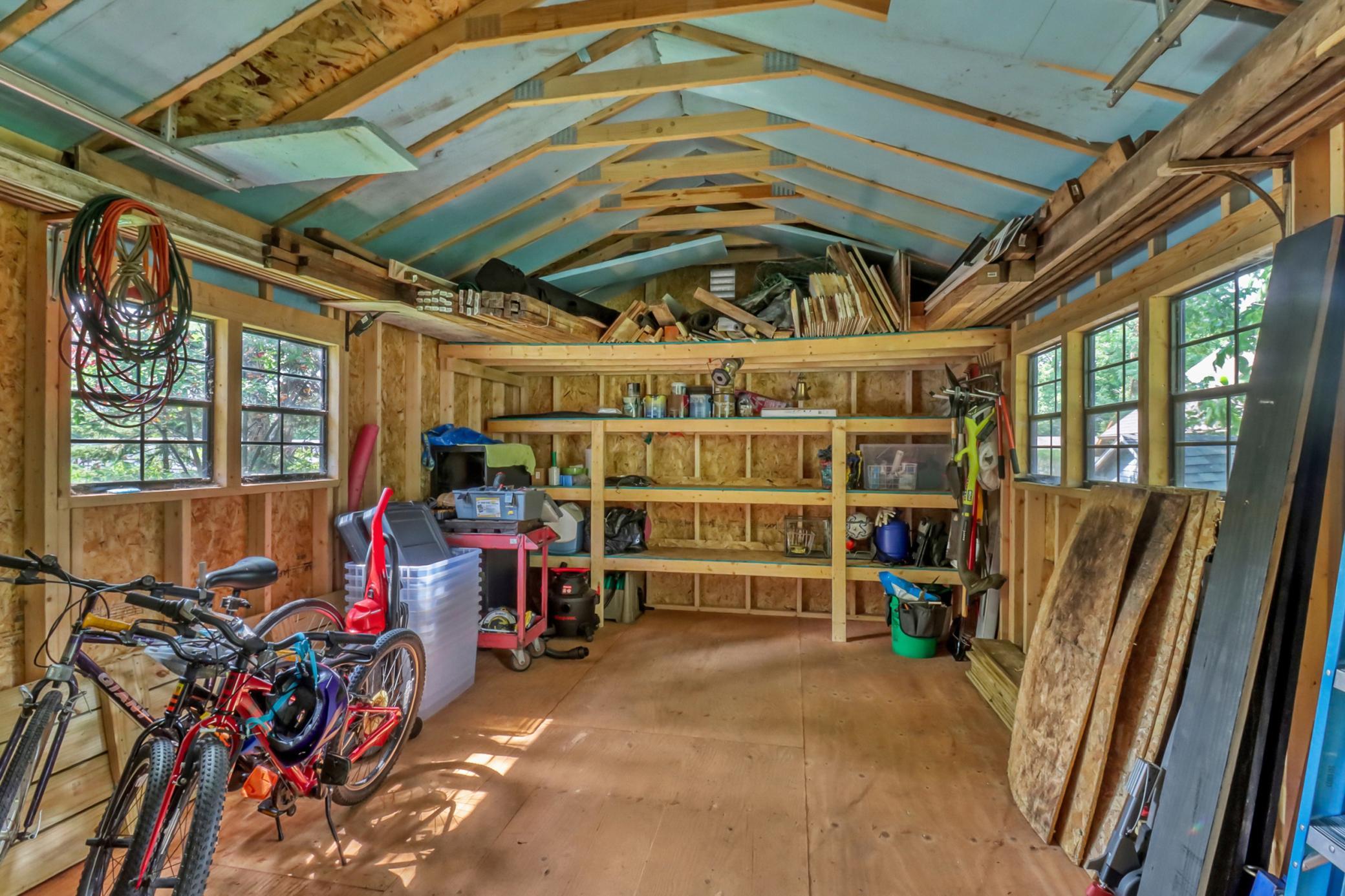 Garage_interior1_2.jpg